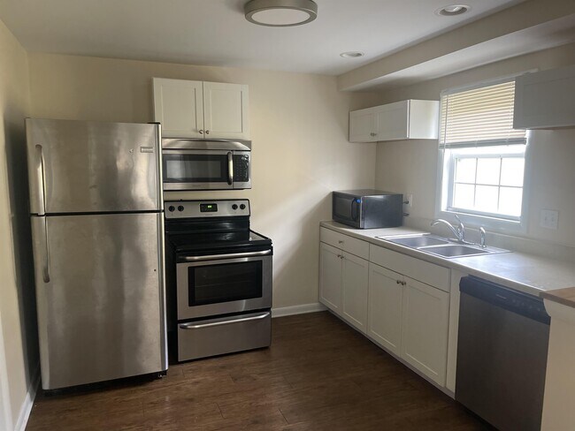 Building Photo - 638 Decatur Ave