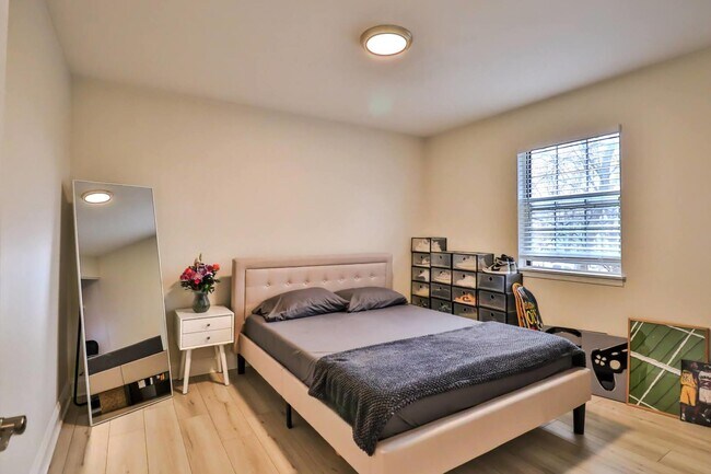 Building Photo - 713 Green Mountain Ct