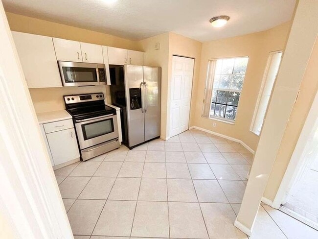 Building Photo - 861 Summit Lake Dr