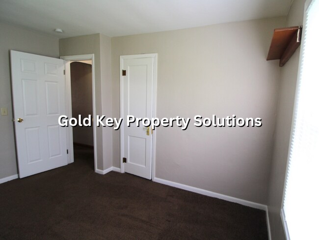 Building Photo - 3 BR 1 BA House in Meadowbrook Area with G...