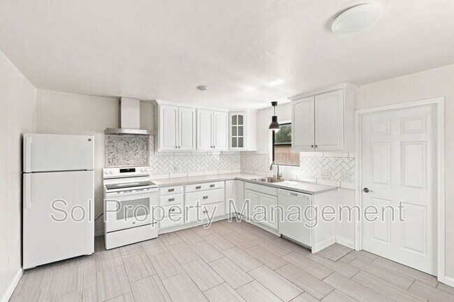 Building Photo - 1863 43rd Ave