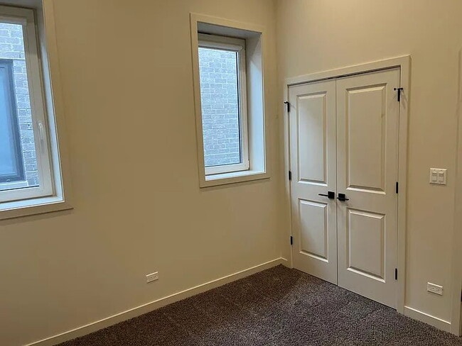 Building Photo - 790 E Irving Park Rd