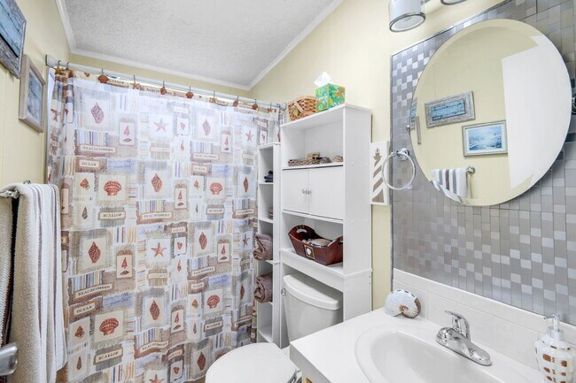 Building Photo - Furnished 2BR/2BA Home in Jamaica Bay Vill...