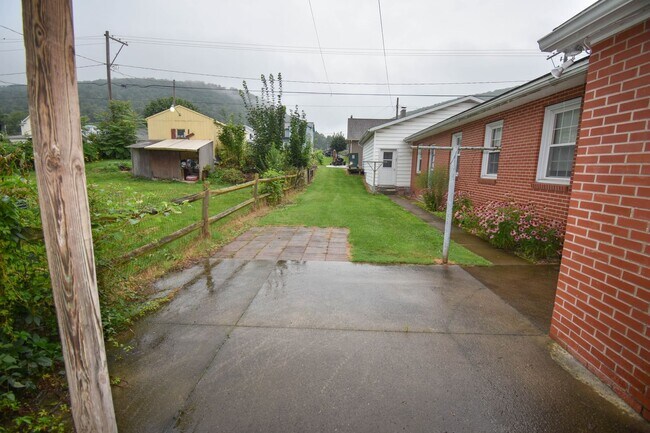 Building Photo - Large Home in Loganton with 1 Car Garage!
