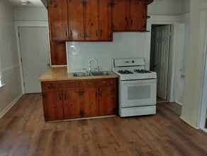 Building Photo - 113 Division St