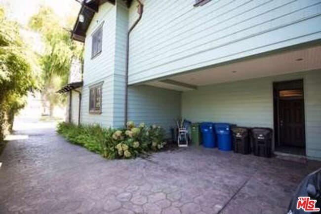 Building Photo - 1513 Walgrove Ave