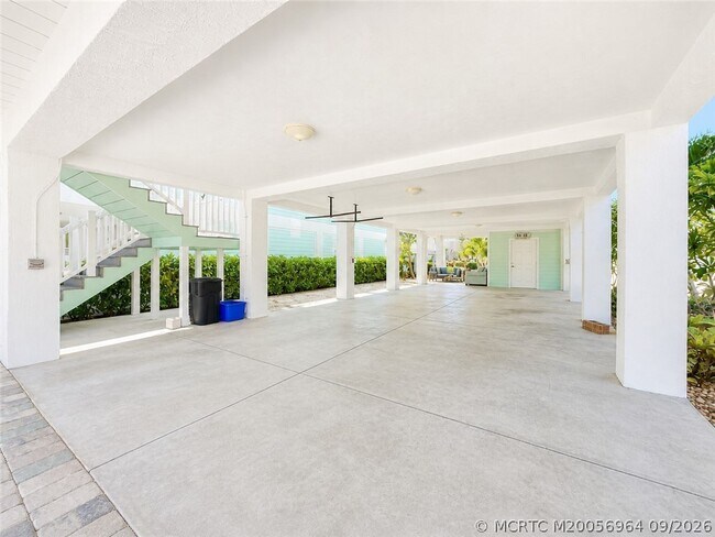 Building Photo - 252 NE Ebbtide Way
