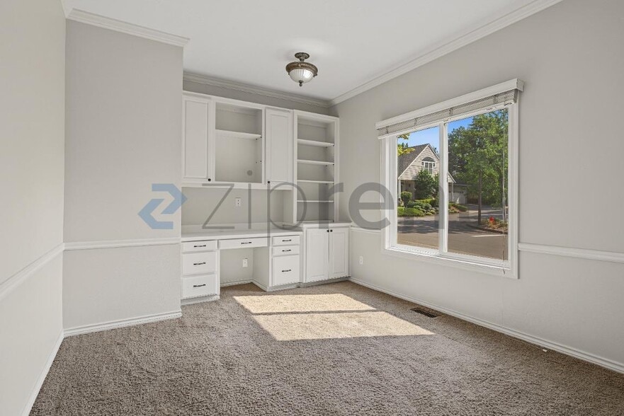 Building Photo - Unit
