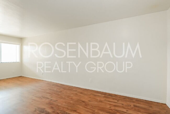 Building Photo - Spacious 1-bedroom, 1-bath downstairs apar...