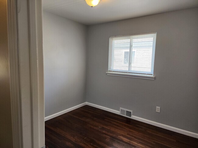 Building Photo - 2401 Waltz Ave