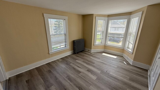 Interior Photo - 50-52 Ham Street