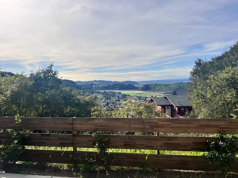 Building Photo - 496 Carr Ave