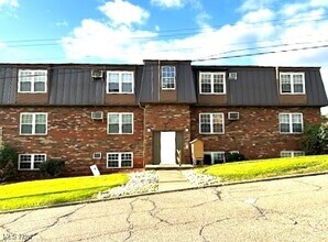 Building Photo - 230 Hallock Ave