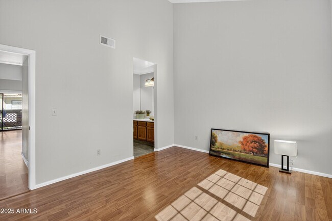 Building Photo - 930 N Mesa Dr