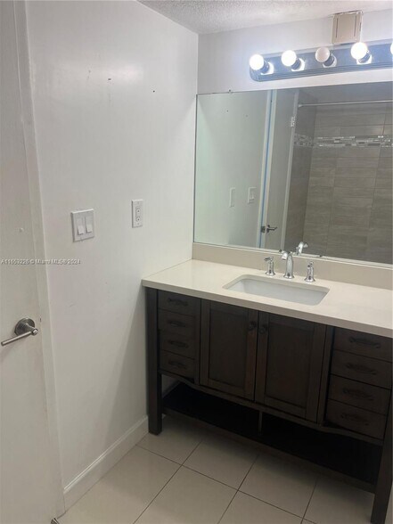 Building Photo - 406 NW 68th Ave