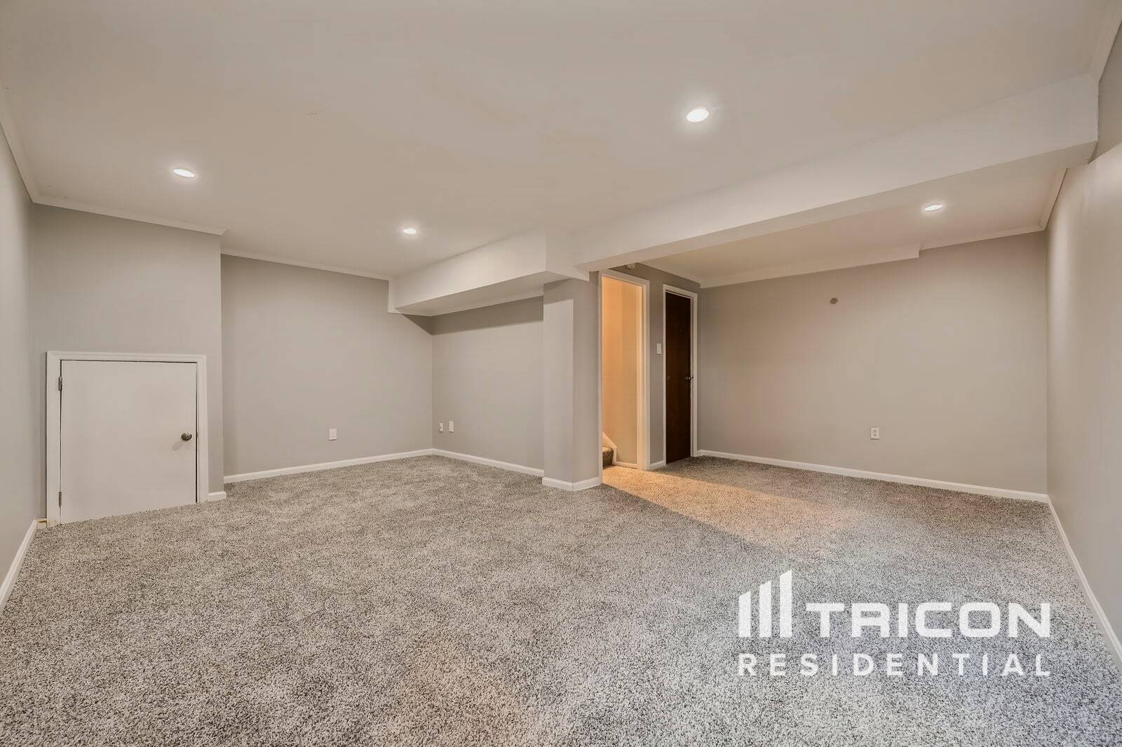 Building Photo - 12345 Bonfire Dr