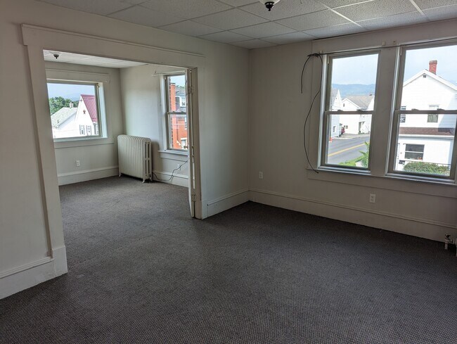 Building Photo - 220-2 Lloyd St