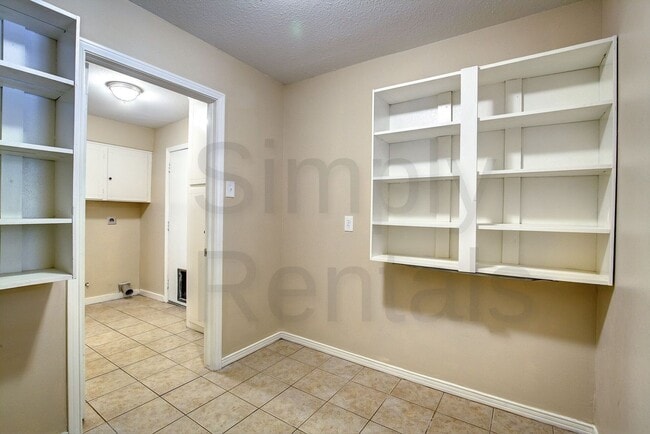 Building Photo - 6426 Chapman Dr
