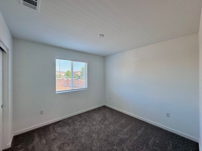 Building Photo - Brand new 4 bedroom Winchester home with a...