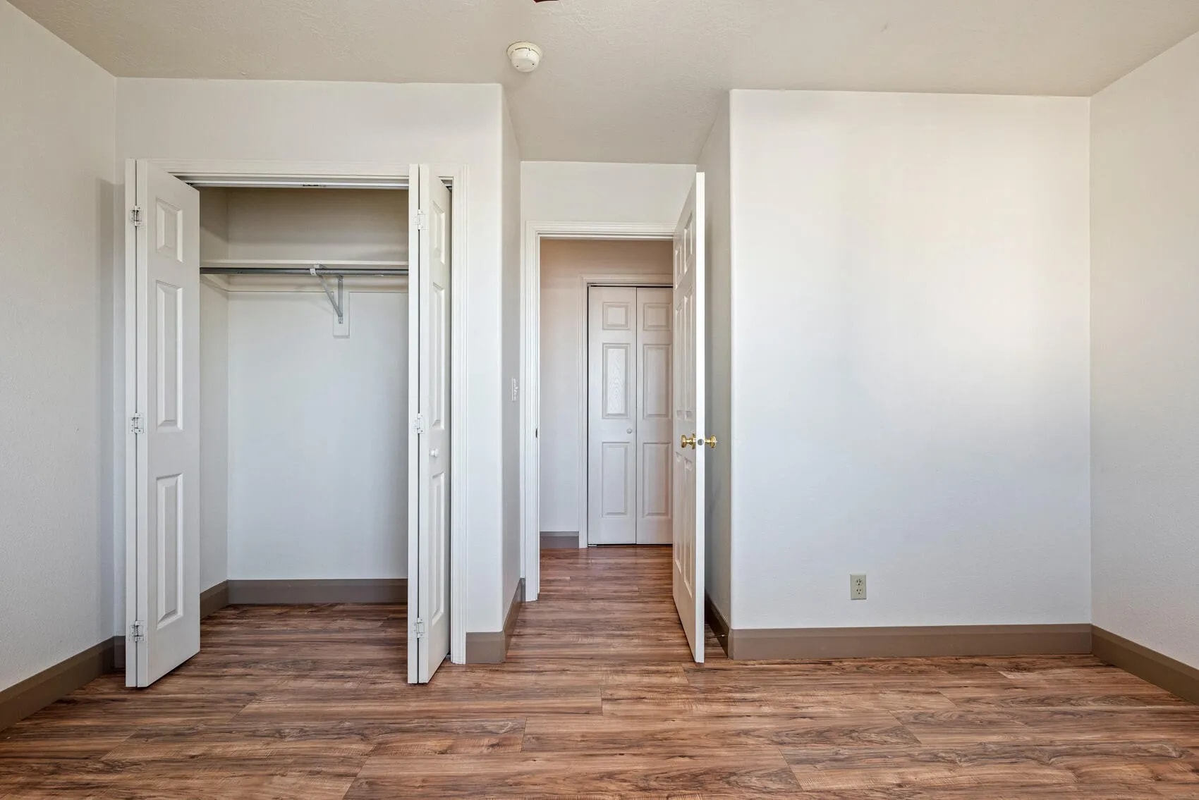 Building Photo - 1852 N Wedgewood Ln