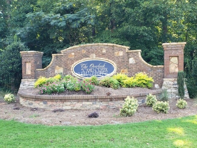 Building Photo - Custom DR Horton Home in Popular Overlook at Camp Creek/ Attention to Detail / Fantastic Location