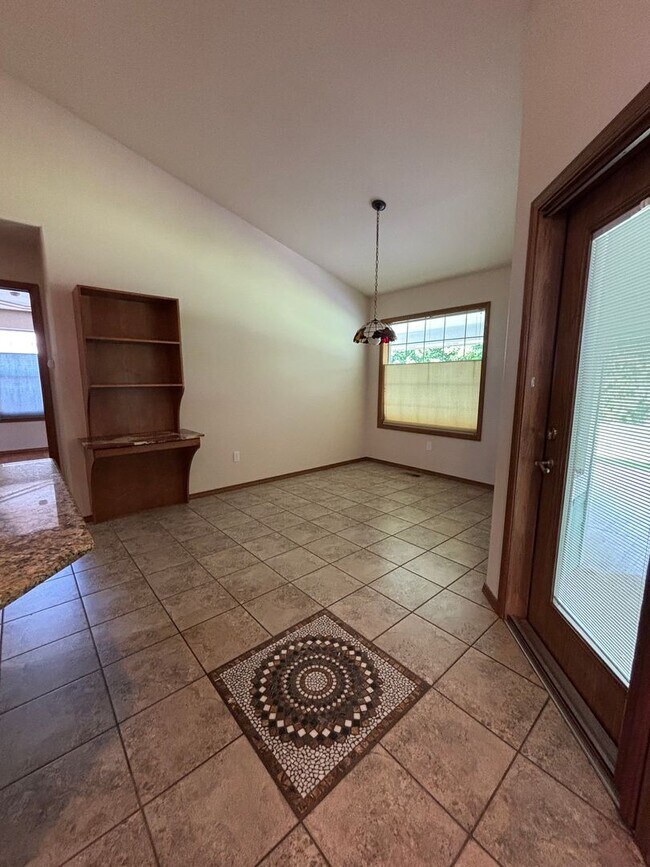 Building Photo - Super Attractive Home in Pelican Point!!