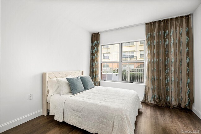 Building Photo - Byron