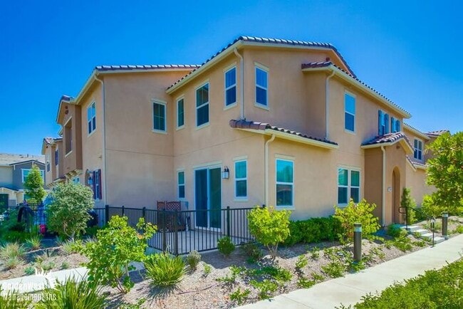 Building Photo - Newly Built 3Bdm 2.5Ba Home with Modern Fe...