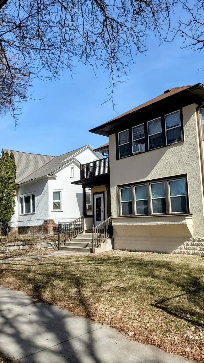 Building Photo - 1916 Oliver Ave N