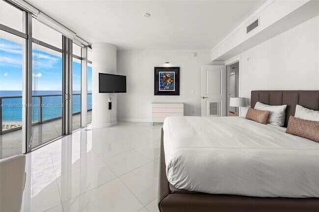 Building Photo - 3737 Collins Ave