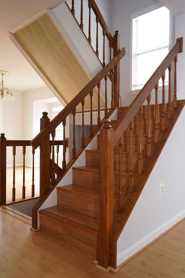 Building Photo - 4 Bedroom 3.5 Bath Townhome in Woodbridge, VA