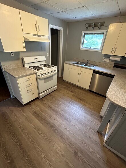 Building Photo - 1140 Plymouth Ave S