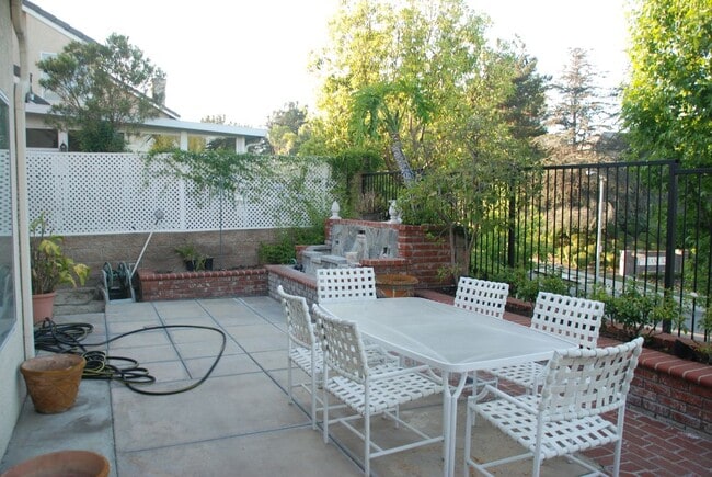Building Photo - 16236 Peppertree Ln