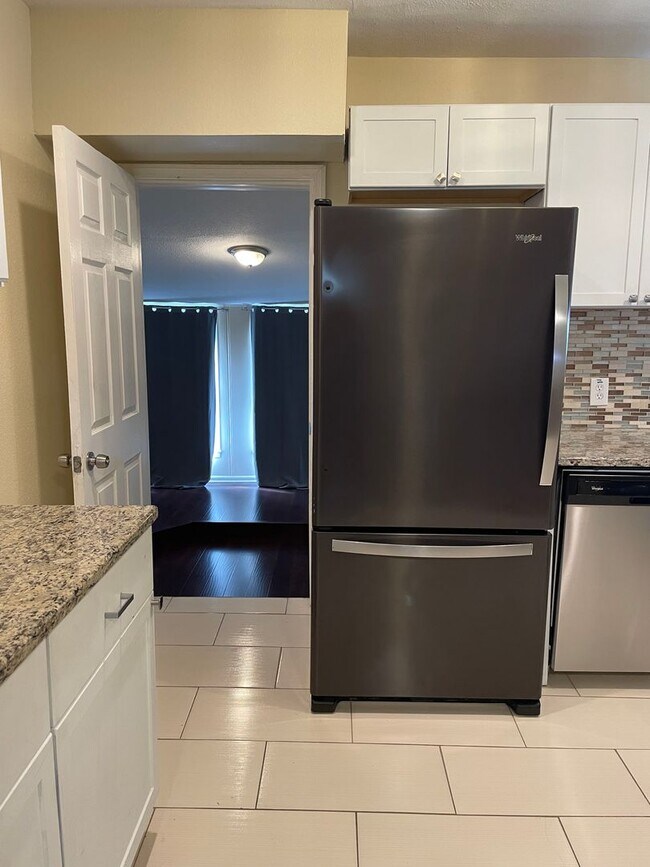 Building Photo - Charming Olmos Park Terrace Rental