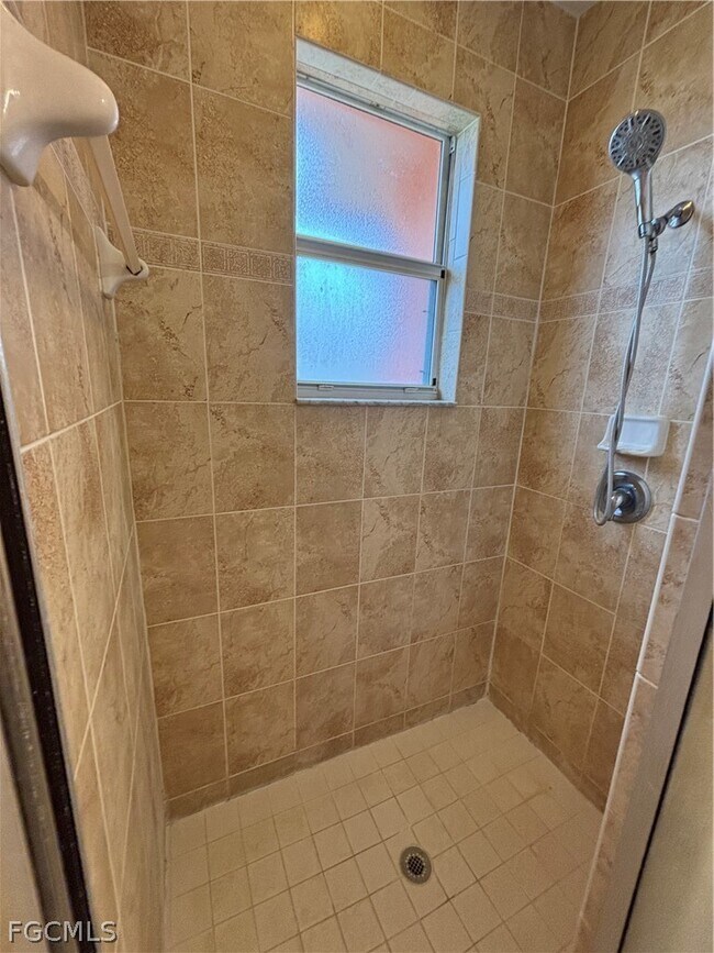 Building Photo - 2902 Colin Ave S