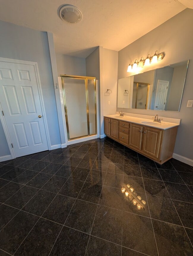 Building Photo - Stunning Lakeside Condo on Lake Quinsigamond – 2 Bed, 2.5 Bath + Garage