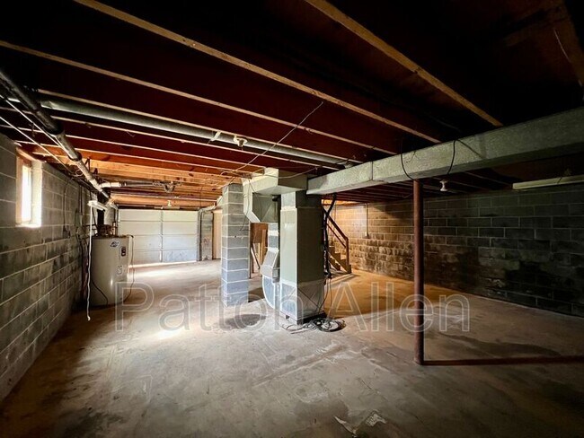 Building Photo - 26 Pine Ln