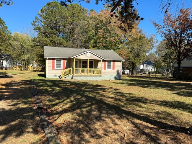 Building Photo - SW - Front Porch, Living Area Plus DR, Bea...