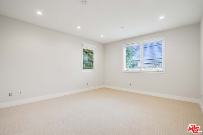 Building Photo - 1517 S Bentley Ave