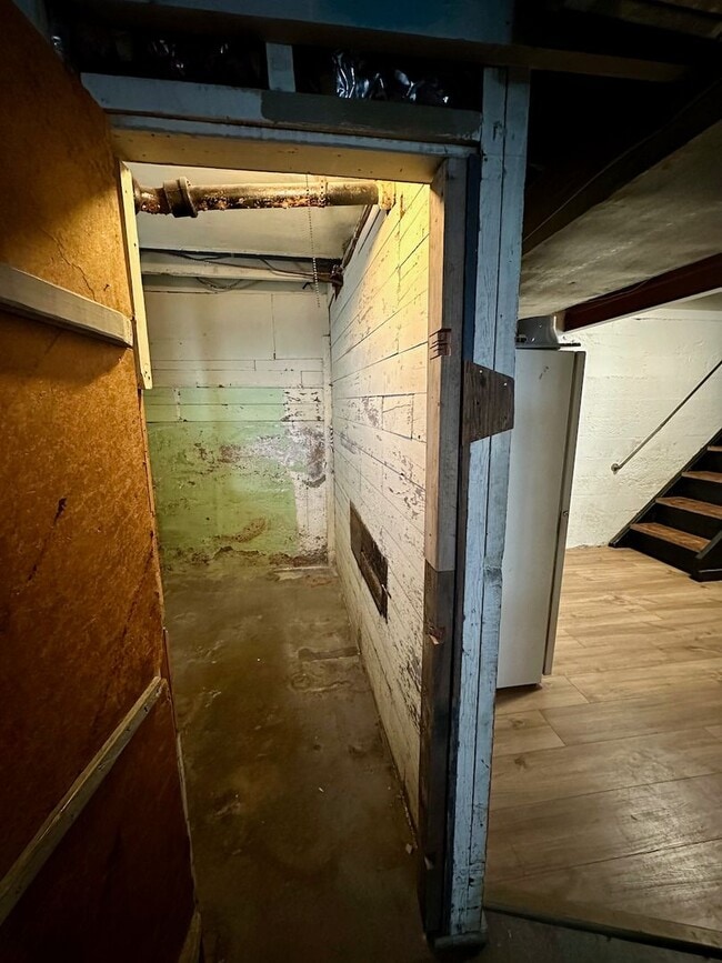 Building Photo - Ideally Located and Updated 3 Bed 1 Bath Spokane Home w/ Large Detached Garage/Shop Near Garland ...