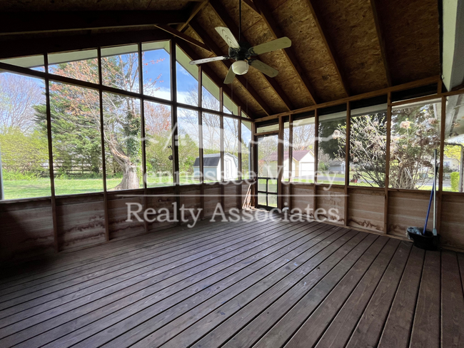 Building Photo - STUNNING 3 BED/2 BATH with Amazing Outdoor...