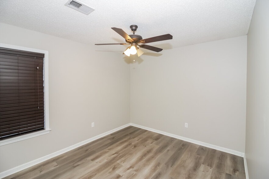 Building Photo - 55 Lakewood Cove