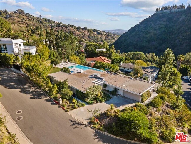 Building Photo - 1650 Clear View Dr