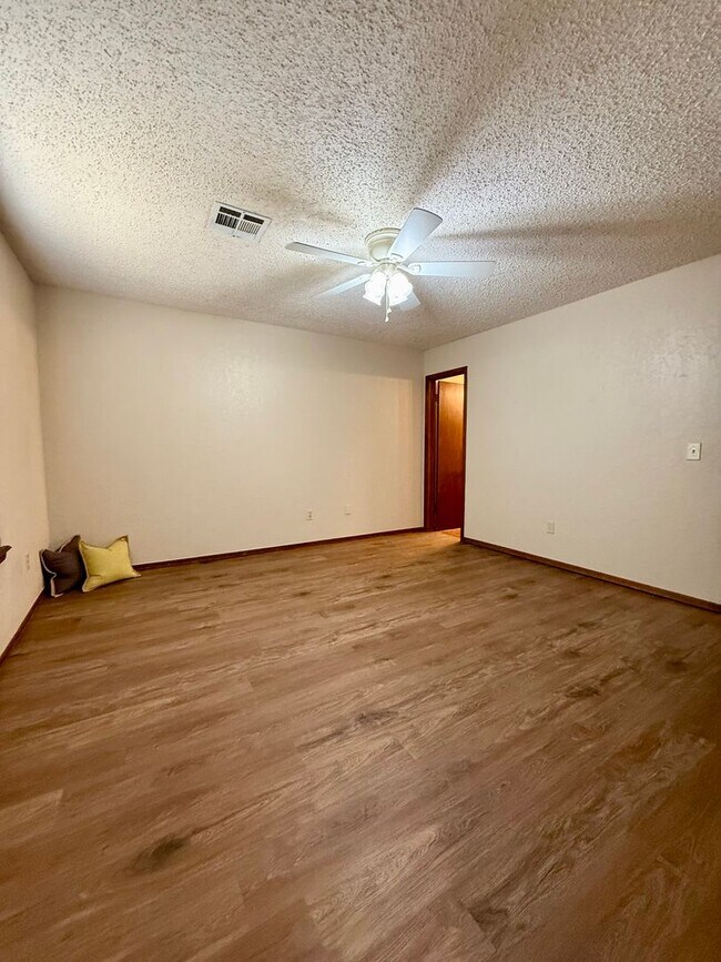 Building Photo - 1368 Cedarbrook Ln