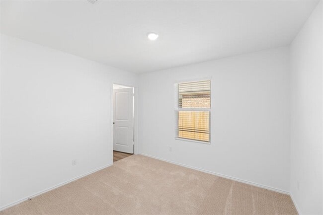 Building Photo - 627 Waterway Ave