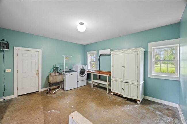 Building Photo - 41W427 Prairie St