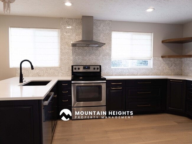 Building Photo - 8589 Kings Hill Dr