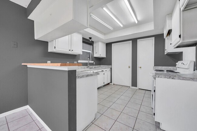 Building Photo - 14830 Keelby Dr
