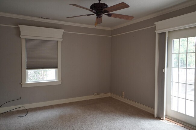 Building Photo - 2721 W Cassia St