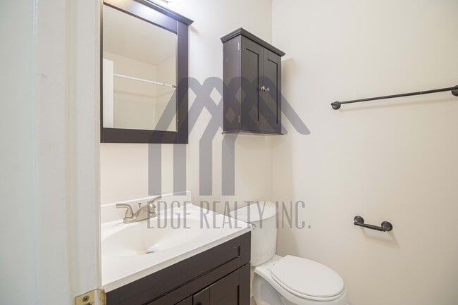 Building Photo - 148 Country Walk Cir